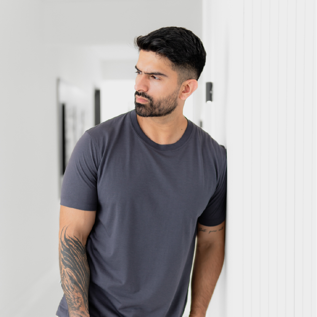 Básica Regular Fit Gris Oscuro